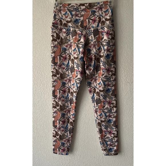 Kavala collective Lua leggings, Paradiso sand Size Small FITS XS - Picture 5 of 11